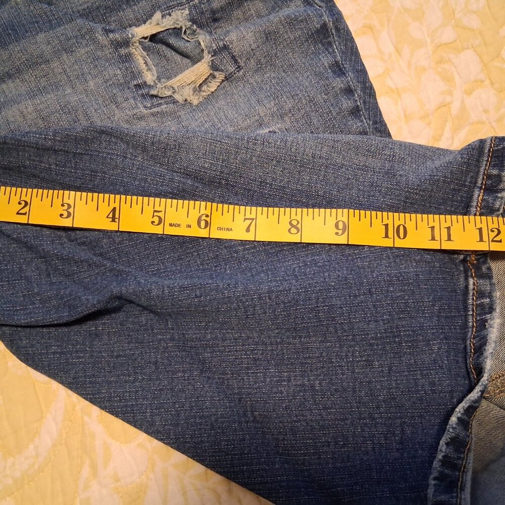 Women's Torrid Distressed Bermuda shorts, Medium Blue, size 18 - Picture 3 of 4